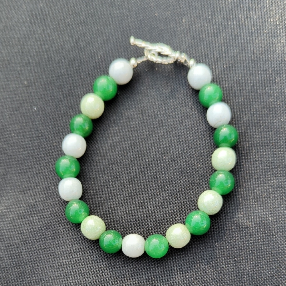 Classic Green and White Beaded Bracelet with Silver Clasp